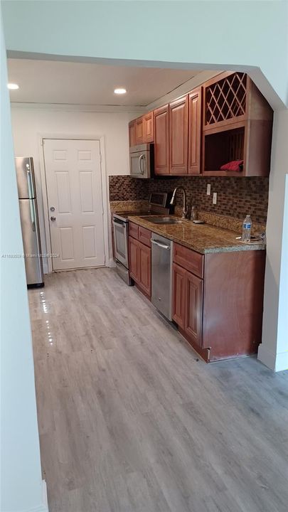 For Rent: $2,500 (2 beds, 1 baths, 720 Square Feet)