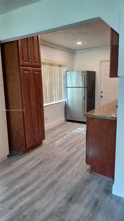 For Rent: $2,500 (2 beds, 1 baths, 720 Square Feet)