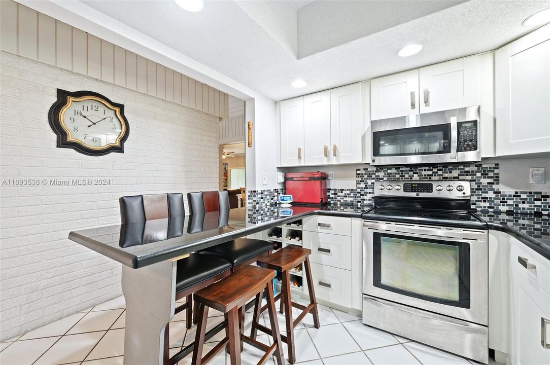 For Sale: $535,000 (2 beds, 2 baths, 2185 Square Feet)