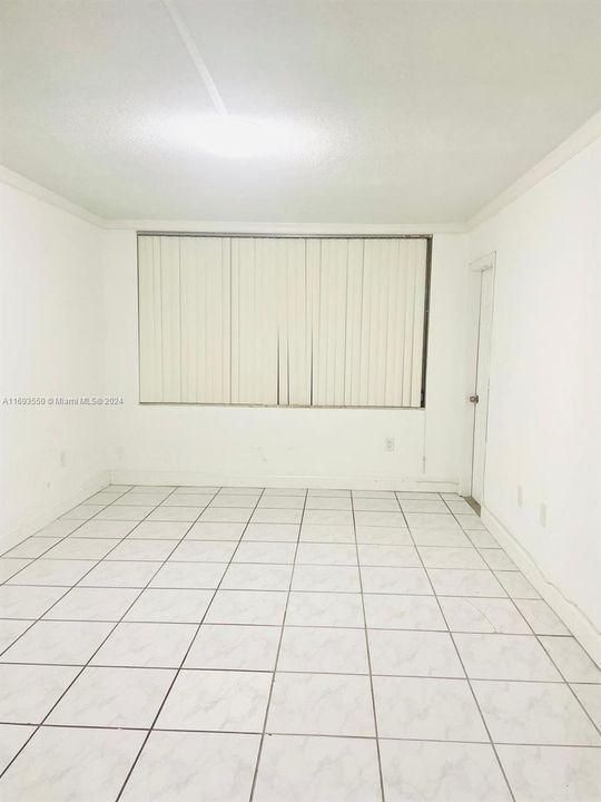 For Rent: $1,700 (1 beds, 1 baths, 898 Square Feet)