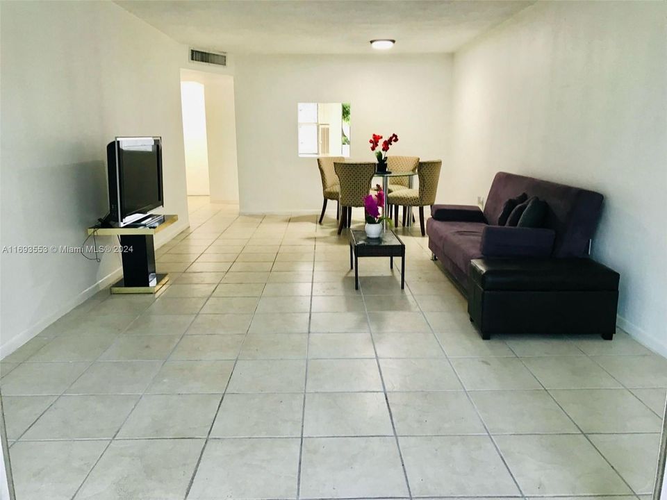 For Rent: $1,690 (1 beds, 1 baths, 898 Square Feet)