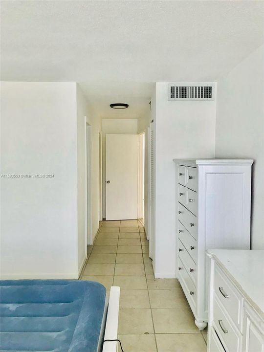 For Rent: $1,690 (1 beds, 1 baths, 898 Square Feet)