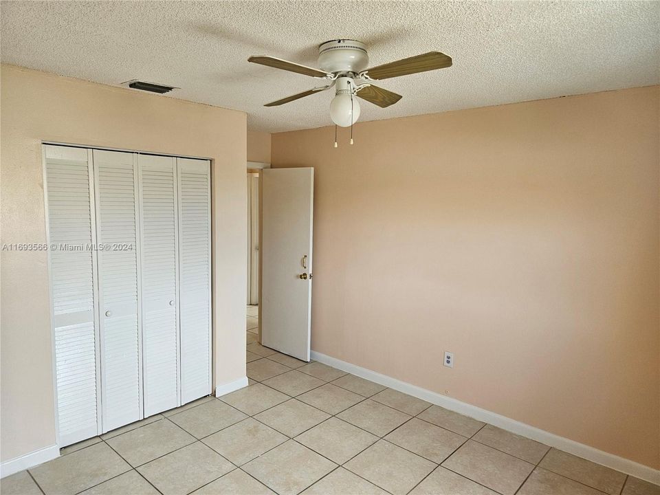 For Sale: $319,900 (3 beds, 2 baths, 1598 Square Feet)