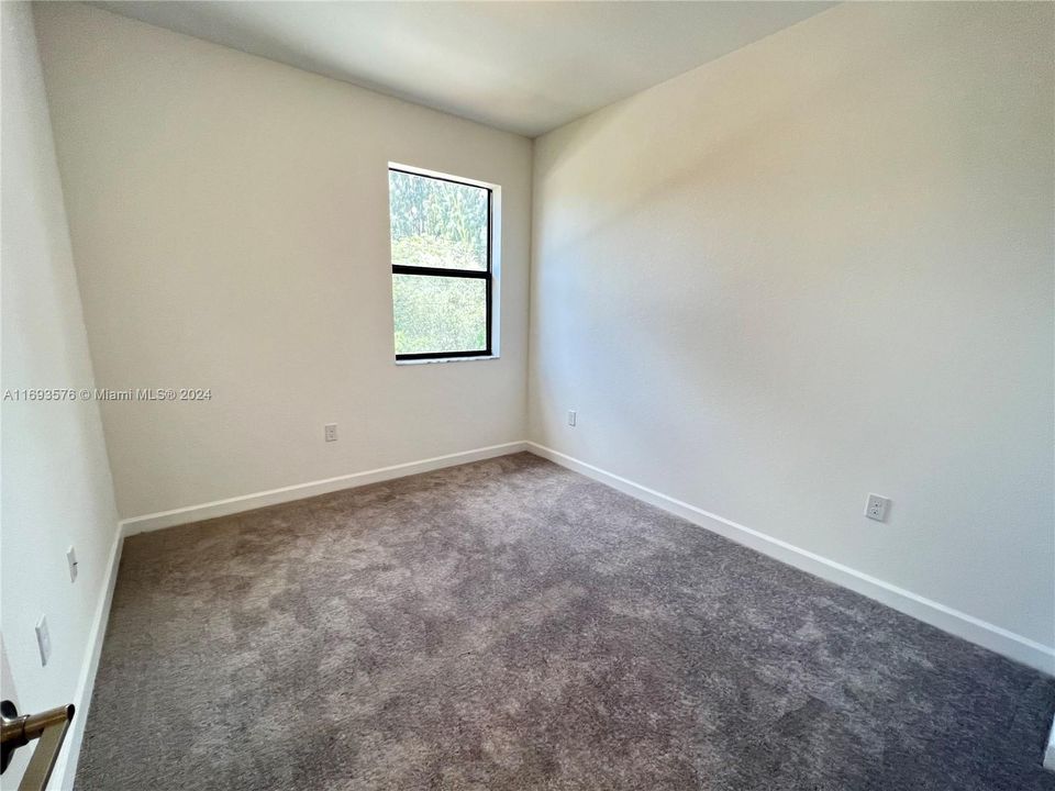 For Rent: $3,200 (4 beds, 2 baths, 1828 Square Feet)