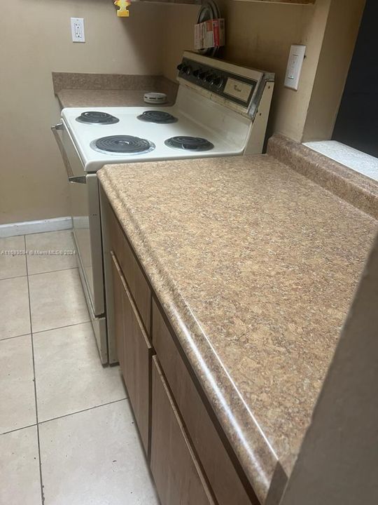 For Rent: $1,600 (1 beds, 1 baths, 775 Square Feet)