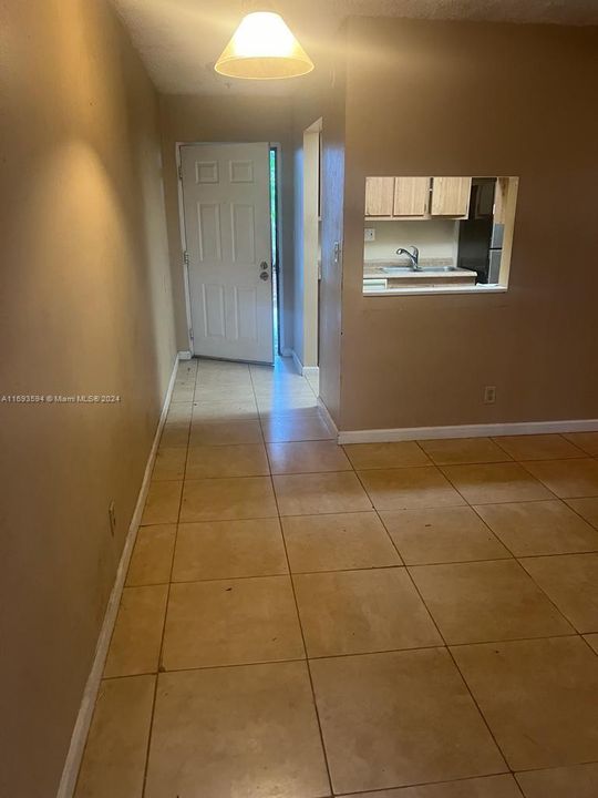 For Rent: $1,600 (1 beds, 1 baths, 775 Square Feet)