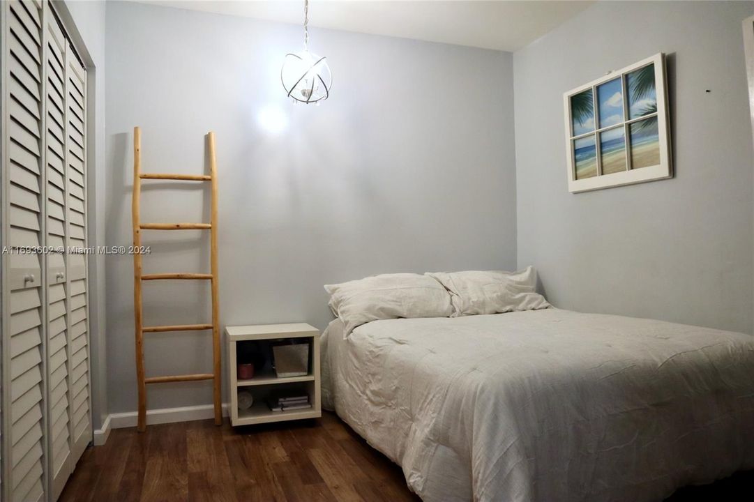 For Sale: $350,000 (2 beds, 2 baths, 1057 Square Feet)