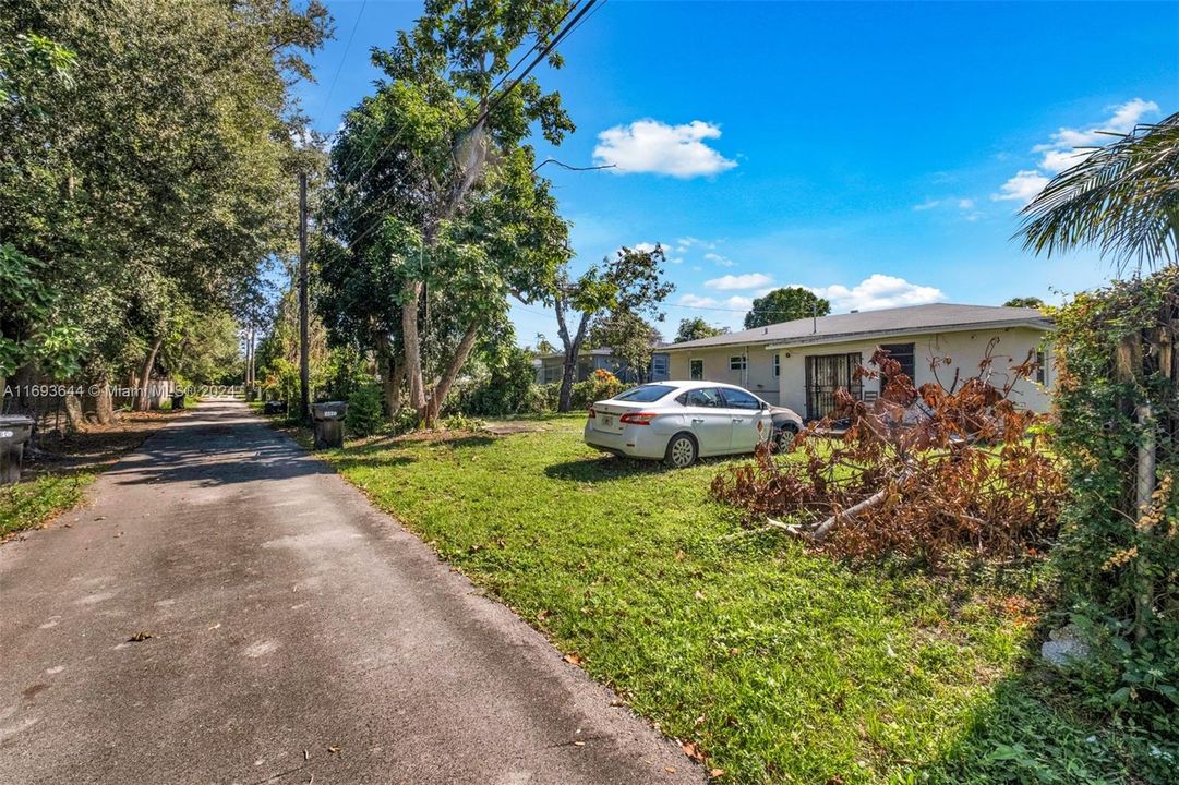 For Sale: $475,000 (3 beds, 2 baths, 1635 Square Feet)