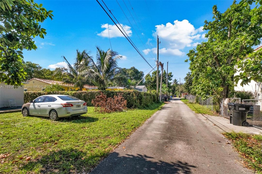 For Sale: $475,000 (3 beds, 2 baths, 1635 Square Feet)