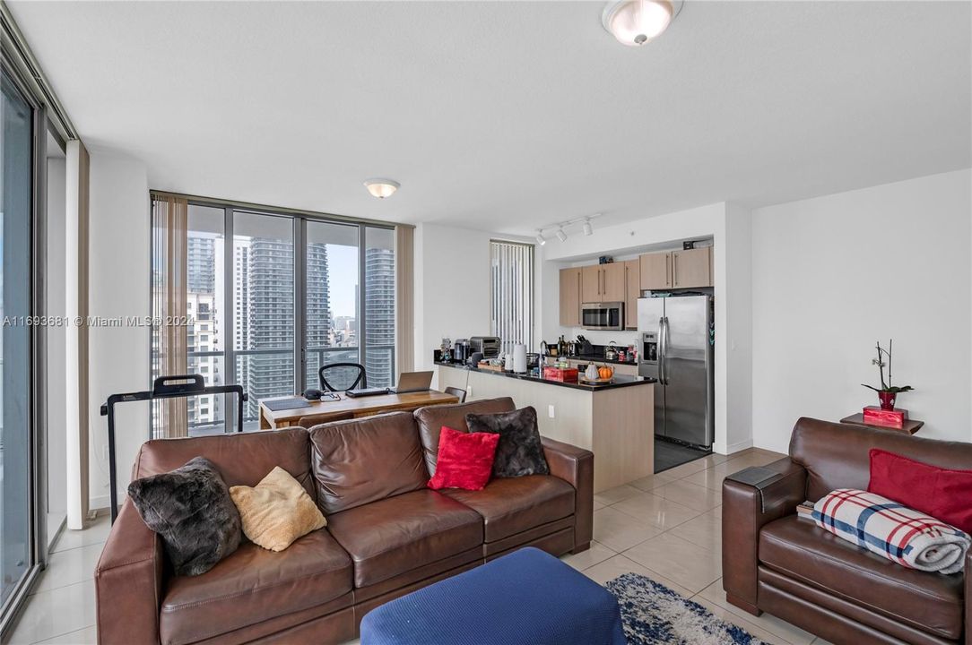 For Sale: $688,000 (2 beds, 2 baths, 1099 Square Feet)