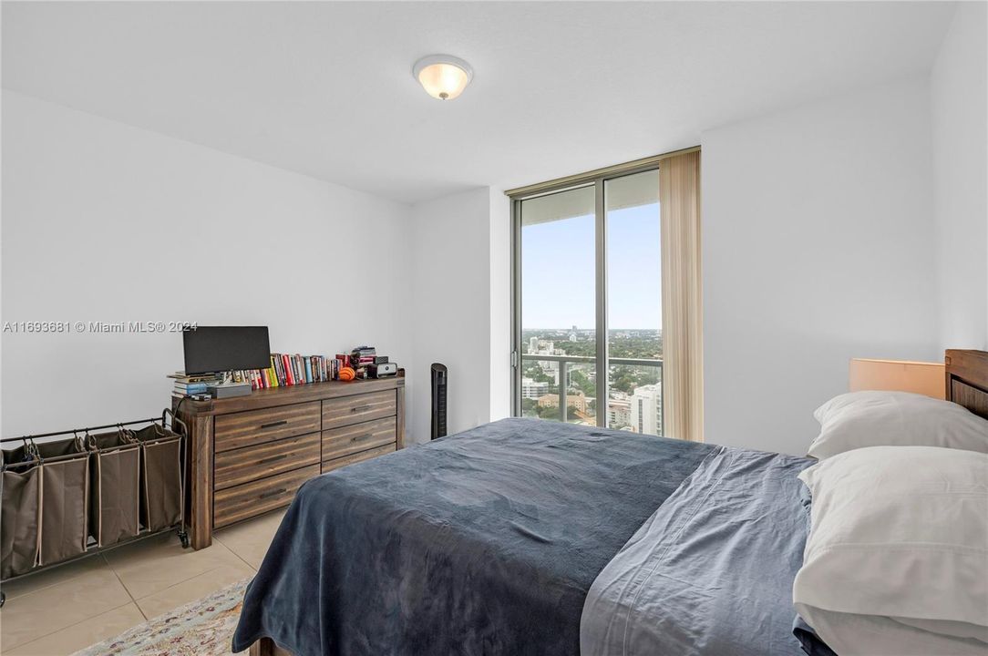 For Sale: $688,000 (2 beds, 2 baths, 1099 Square Feet)