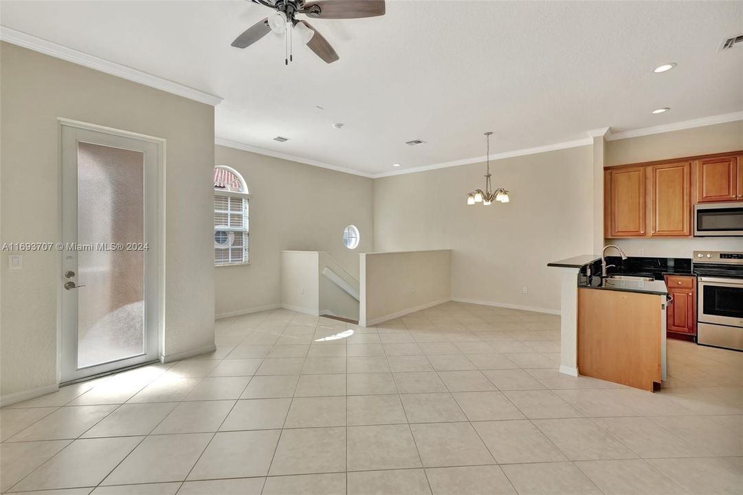 For Sale: $349,000 (2 beds, 2 baths, 1077 Square Feet)