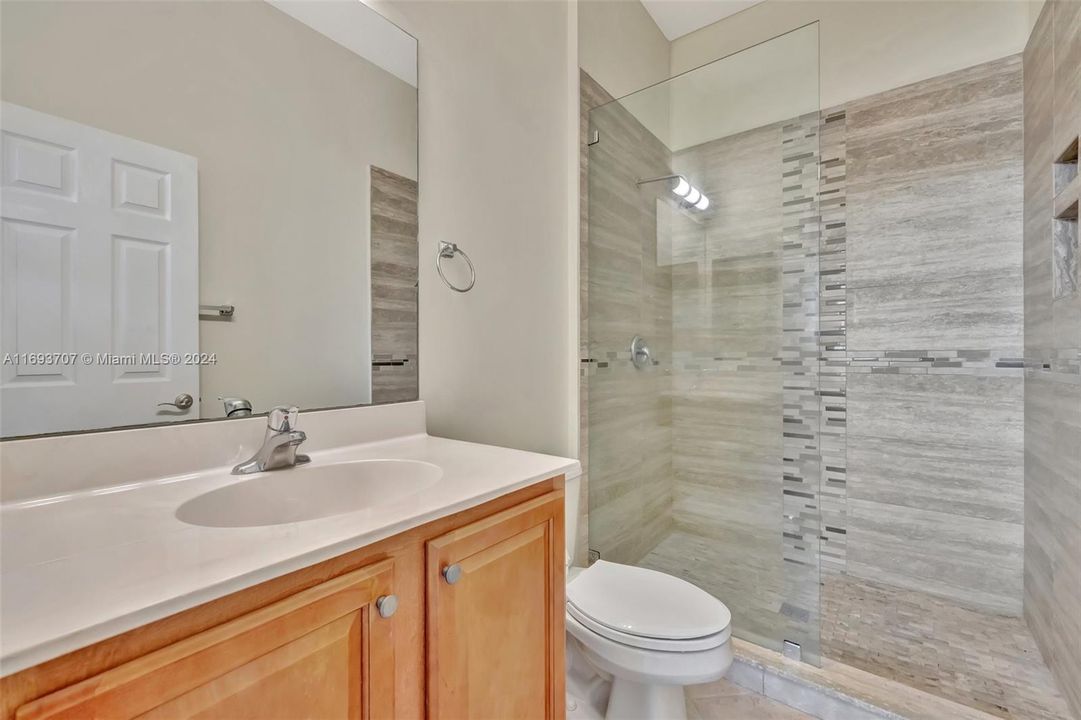 For Sale: $349,000 (2 beds, 2 baths, 1077 Square Feet)