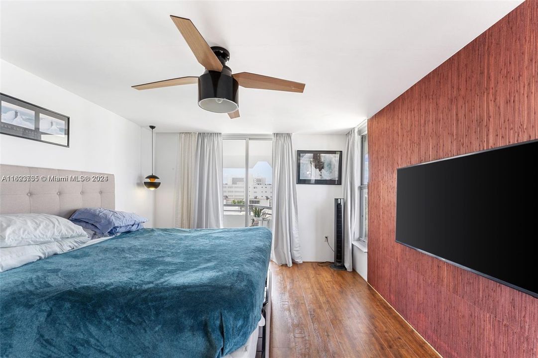 For Sale: $565,000 (2 beds, 2 baths, 1330 Square Feet)