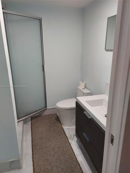 For Sale: $179,000 (1 beds, 2 baths, 770 Square Feet)