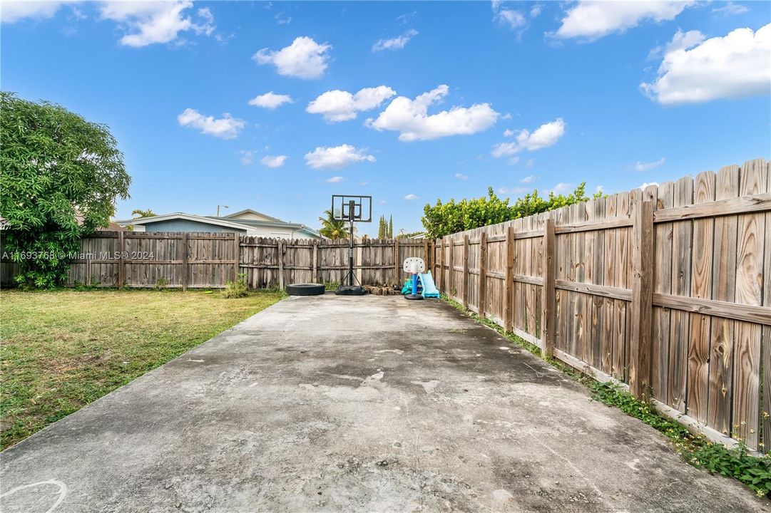 For Sale: $615,000 (3 beds, 2 baths, 1851 Square Feet)