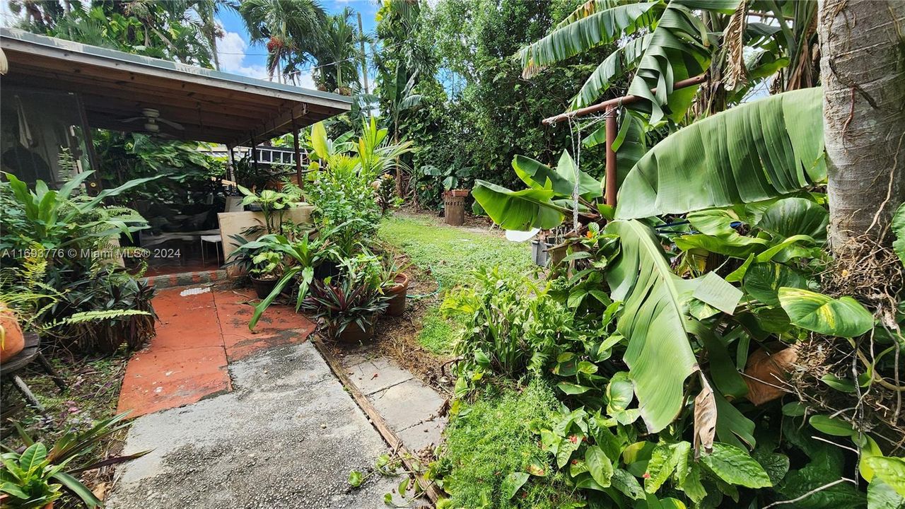 For Sale: $545,000 (3 beds, 2 baths, 1400 Square Feet)