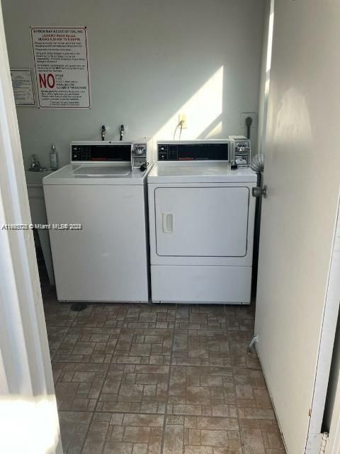 For Sale: $369,999 (1 beds, 1 baths, 854 Square Feet)