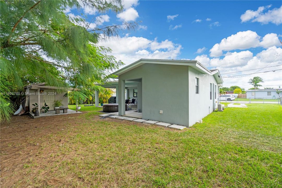 For Sale: $685,000 (3 beds, 2 baths, 1351 Square Feet)