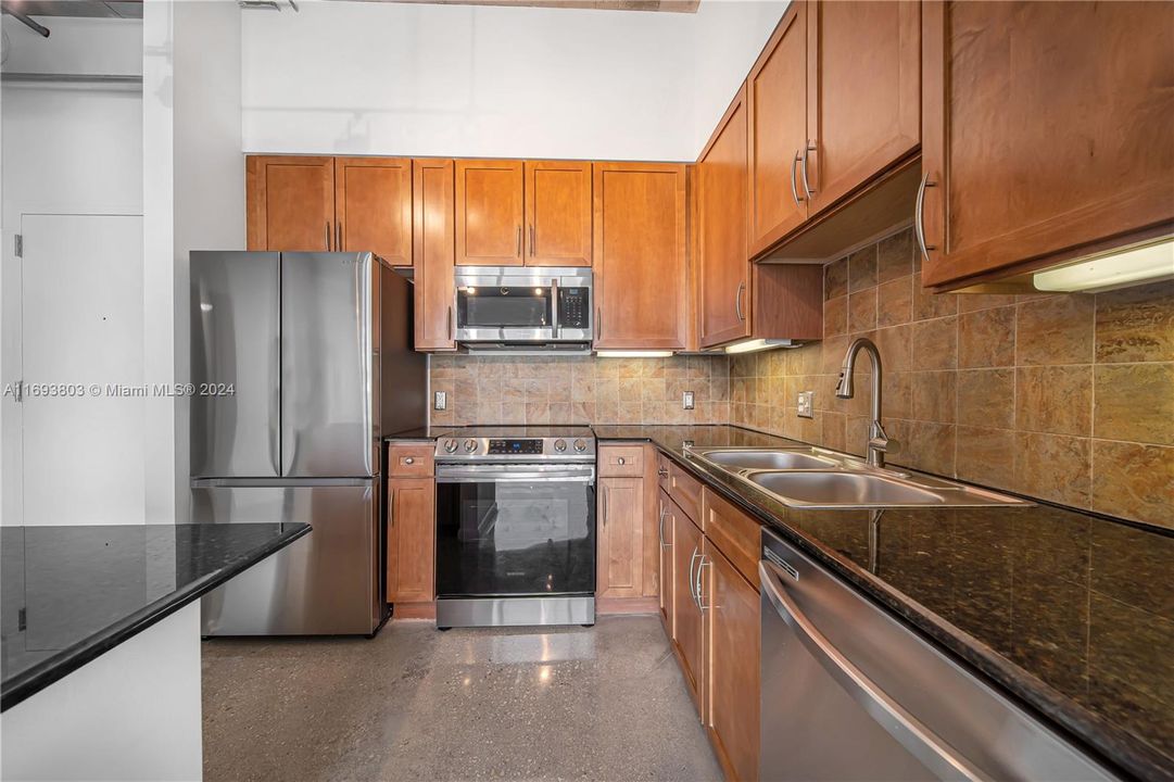 For Rent: $2,950 (1 beds, 1 baths, 795 Square Feet)