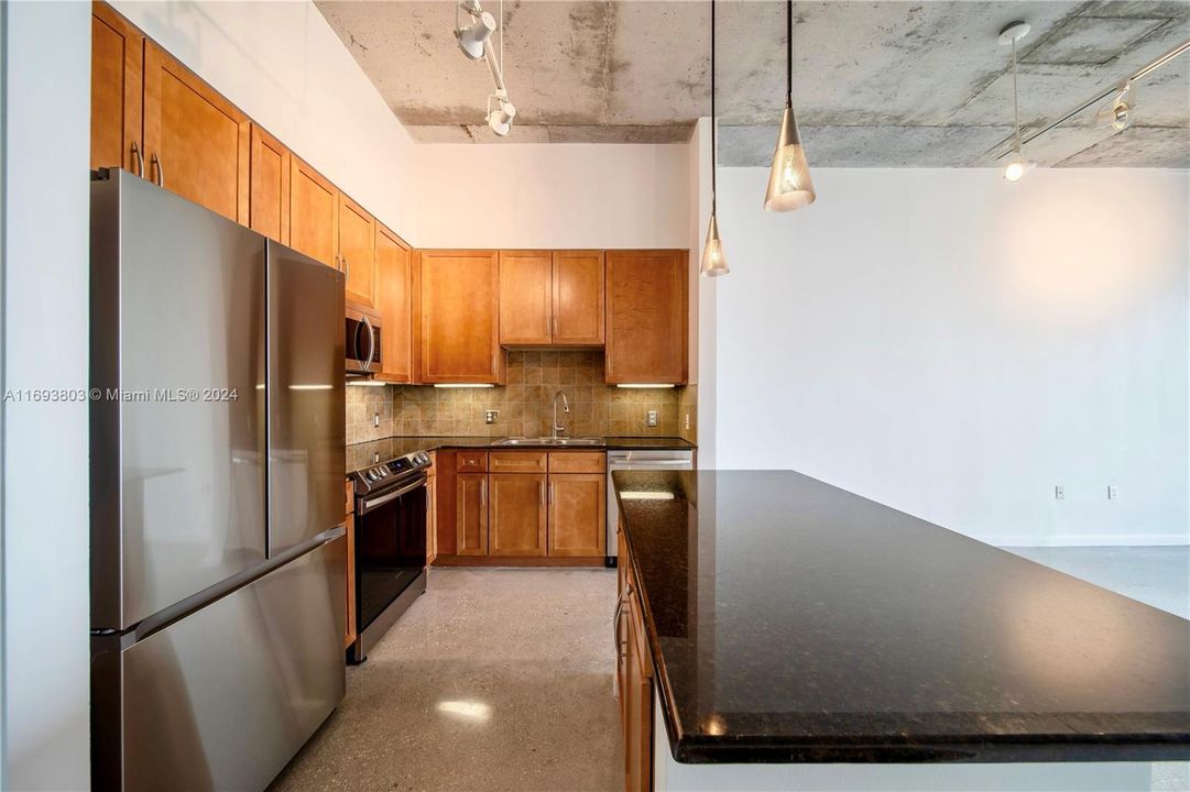 For Rent: $2,950 (1 beds, 1 baths, 795 Square Feet)