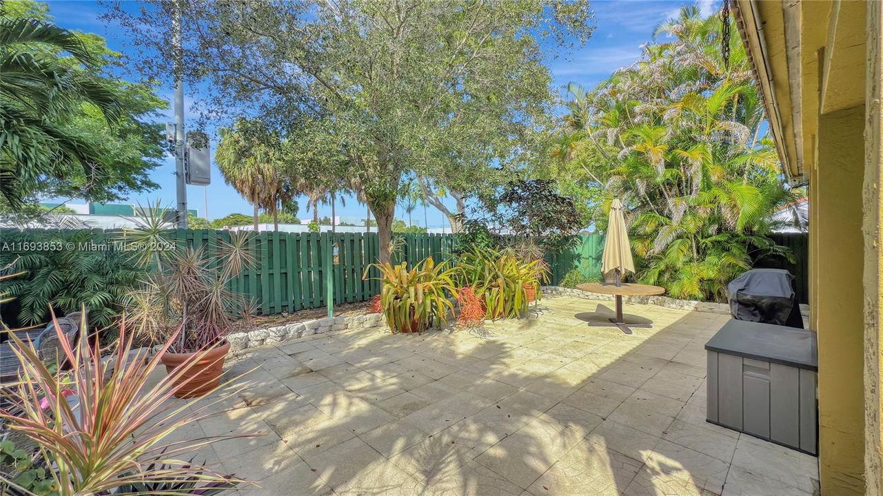 For Sale: $665,000 (4 beds, 2 baths, 2528 Square Feet)