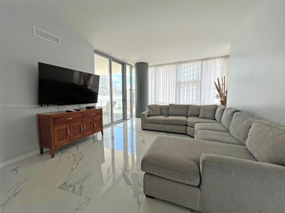 En Venta: $1,450,000 (3 camas, 4 baños, 2172 Pies cuadrados)