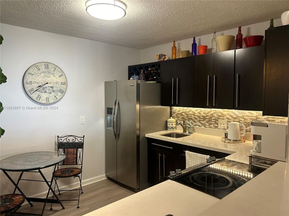 For Sale: $275,000 (1 beds, 1 baths, 1066 Square Feet)