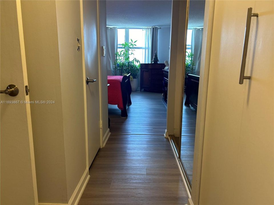 For Sale: $275,000 (1 beds, 1 baths, 1066 Square Feet)