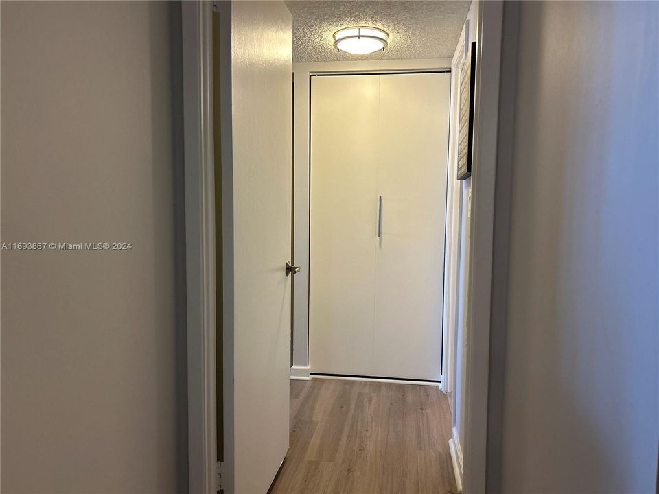 For Sale: $275,000 (1 beds, 1 baths, 1066 Square Feet)