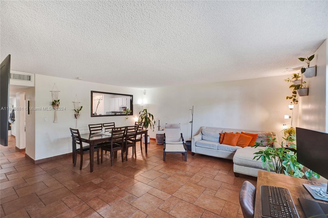 For Sale: $360,000 (3 beds, 2 baths, 1170 Square Feet)