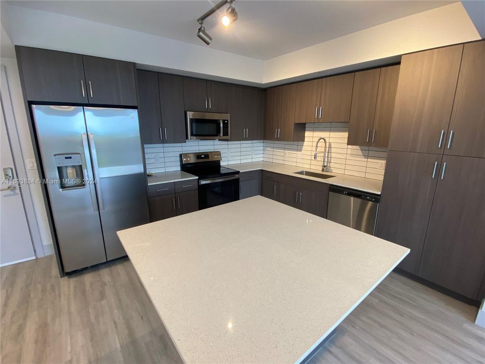 For Rent: $2,443 (2 beds, 2 baths, 1127 Square Feet)