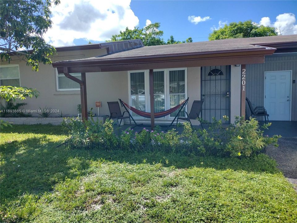 For Sale: $484,900 (3 beds, 2 baths, 1404 Square Feet)