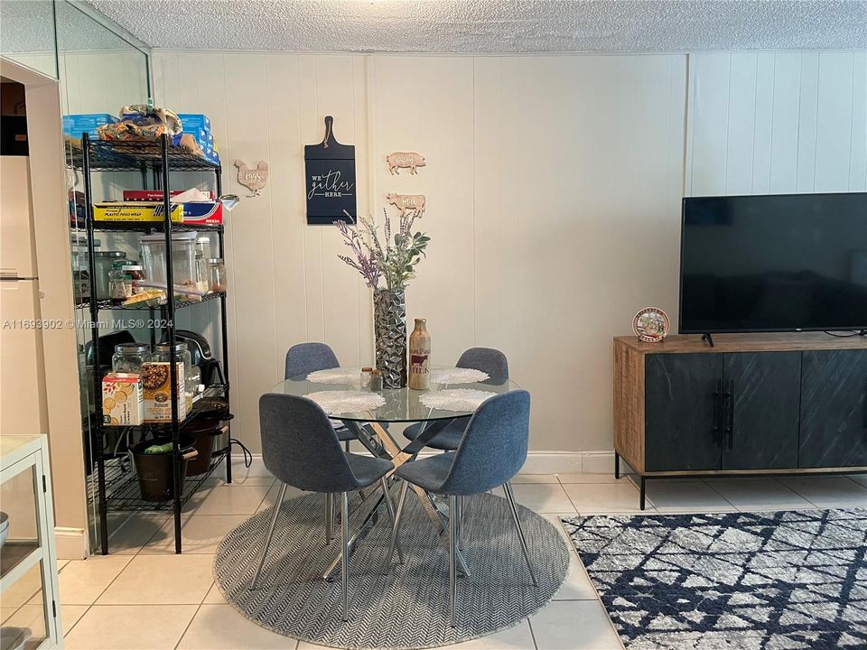 For Rent: $1,950 (1 beds, 1 baths, 778 Square Feet)