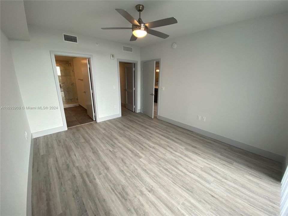 For Rent: $2,748 (2 beds, 2 baths, 1038 Square Feet)