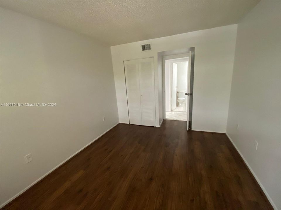 For Rent: $1,900 (2 beds, 2 baths, 950 Square Feet)