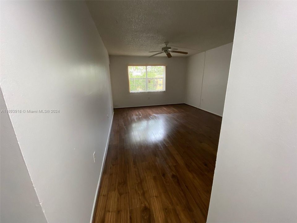 For Rent: $1,900 (2 beds, 2 baths, 950 Square Feet)