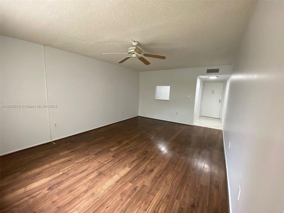 For Rent: $1,900 (2 beds, 2 baths, 950 Square Feet)