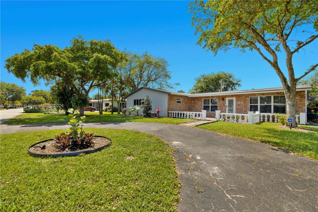 For Sale: $925,000 (3 beds, 3 baths, 2124 Square Feet)