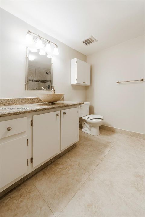 For Sale: $281,000 (1 beds, 1 baths, 982 Square Feet)