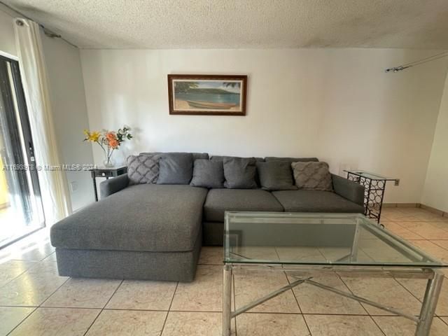 For Rent: $2,400 (1 beds, 1 baths, 610 Square Feet)