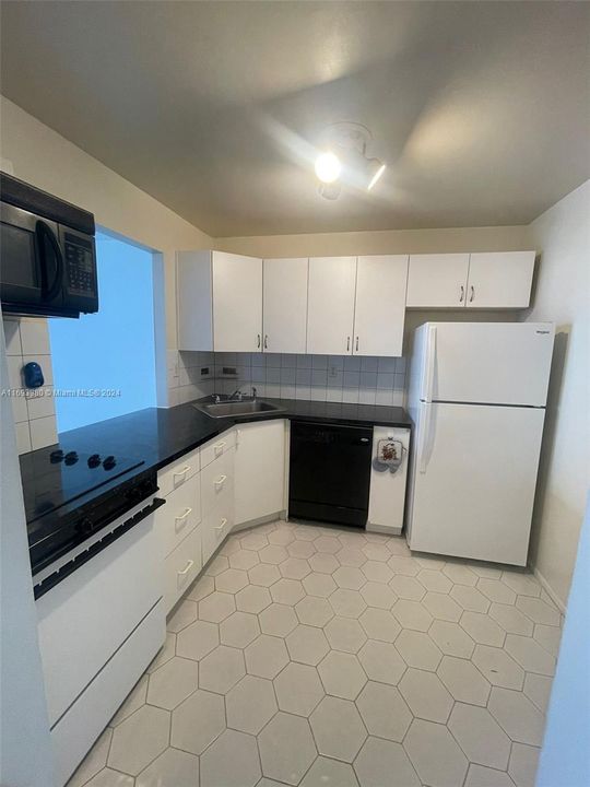 For Rent: $1,785 (1 beds, 1 baths, 820 Square Feet)