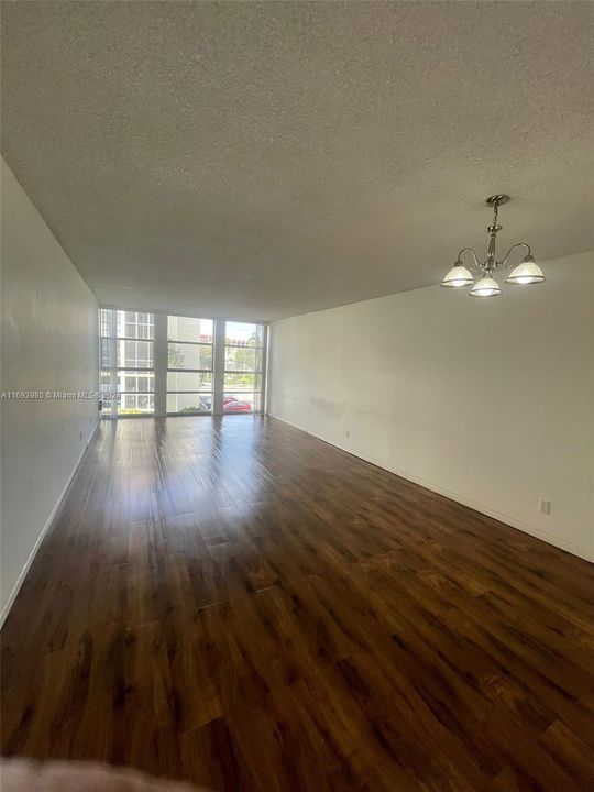 For Rent: $1,785 (1 beds, 1 baths, 820 Square Feet)