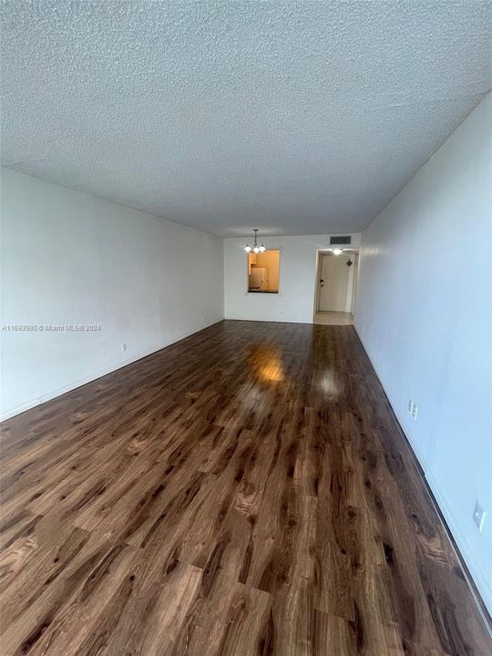 For Rent: $1,785 (1 beds, 1 baths, 820 Square Feet)