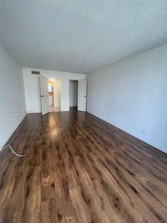 For Rent: $1,785 (1 beds, 1 baths, 820 Square Feet)