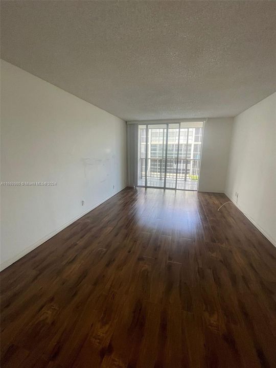 For Rent: $1,785 (1 beds, 1 baths, 820 Square Feet)