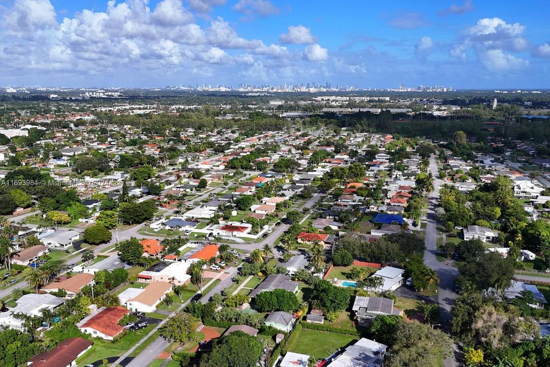 For Sale: $850,000 (3 beds, 2 baths, 1782 Square Feet)