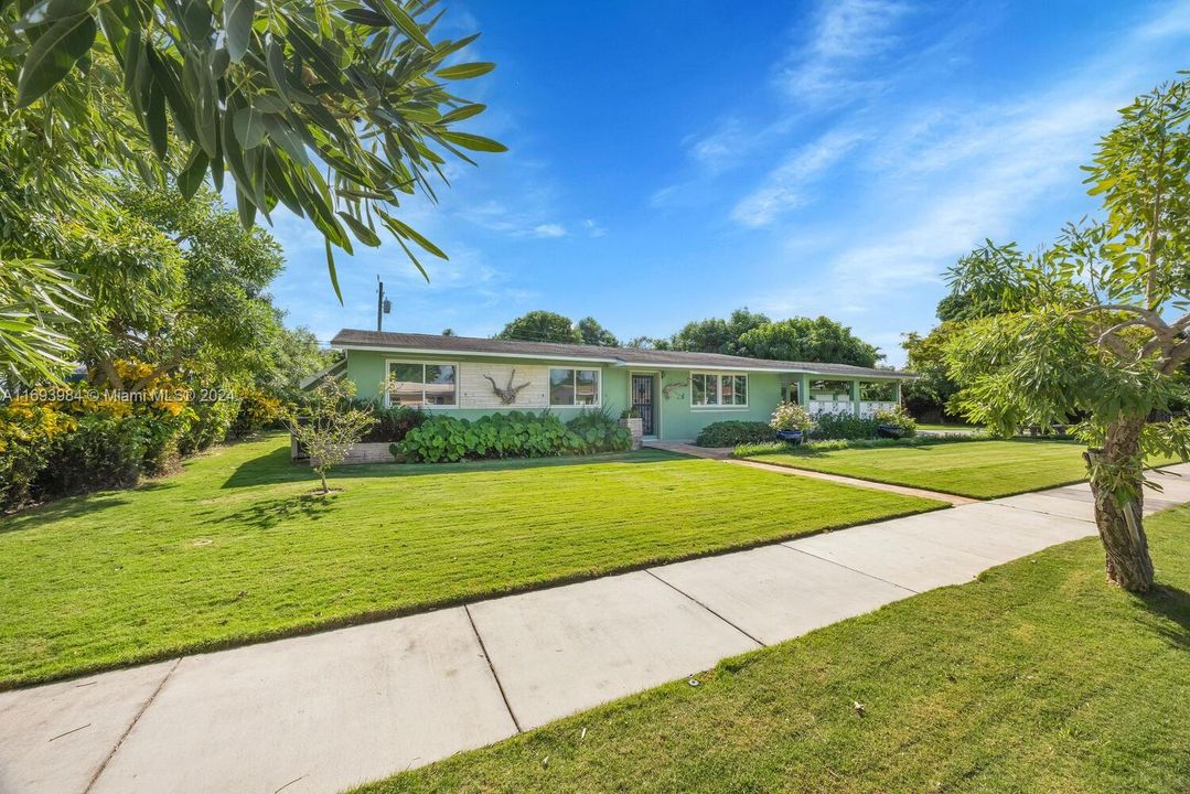 For Sale: $850,000 (3 beds, 2 baths, 1782 Square Feet)