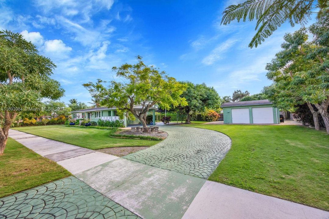 For Sale: $850,000 (3 beds, 2 baths, 1782 Square Feet)