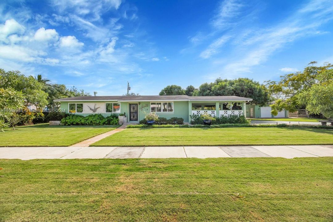 For Sale: $850,000 (3 beds, 2 baths, 1782 Square Feet)